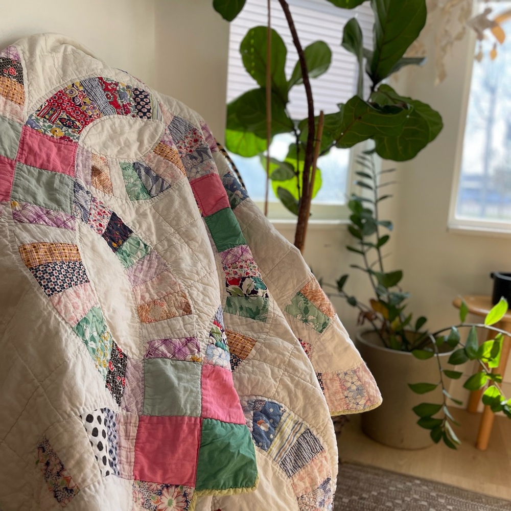 Vintage Handmade Double Wedding Ring Patchwork Quilt 84x64 Feedsack Fabrics - Picture 7 of 16